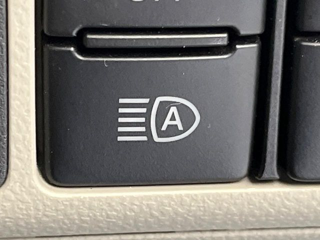 【オートハイビーム】夜間の安全走行に役立つ便利な機能!先行車や対向車を検知し、ハイビームとロービームを切り替えてくれます♪