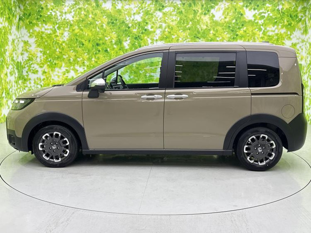 フリード1.5 ハイブリッド クロスター