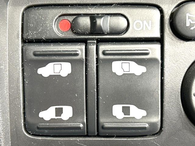 �y�����p���[�X���C�h�h�A�z�X�}�[�g�L�[��^�]�Ȃ̃X�C�b�`�Ō�ȗ����X���C�h�h�A�̊J���\���d��������͂����ăh�A���J����K�v�������A�����Ȃ��q�l�ł��ȒP�ɊJ���߂ł����K�ł���