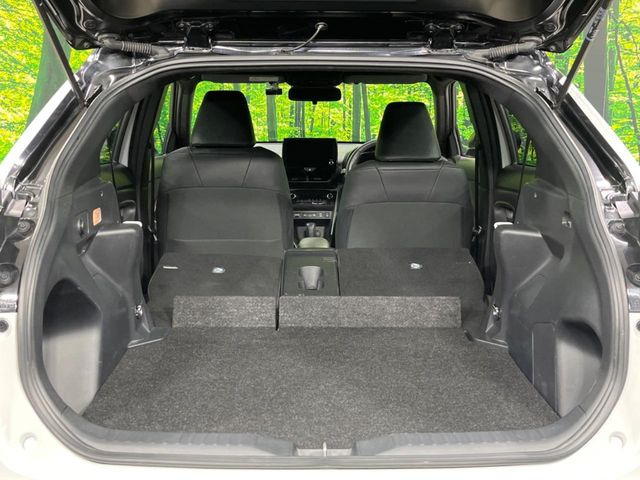 ���i�̂���������ʋ΁A���}���ɏ\���ȉ׎��X�y�[�X���m�ۂ��Ă���܂��B�Z�J���h�V�[�g��|���ƁA�傫�ȉו��̐ύڂ��\�ł���