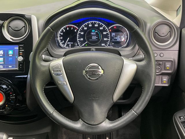 �y�����v�����X�e�A�����O�z�㎿�Ȋv���g�p���邱�ƂŁA��ɂ����������݂ƂĂ��^�]���₷���n���h���ł���