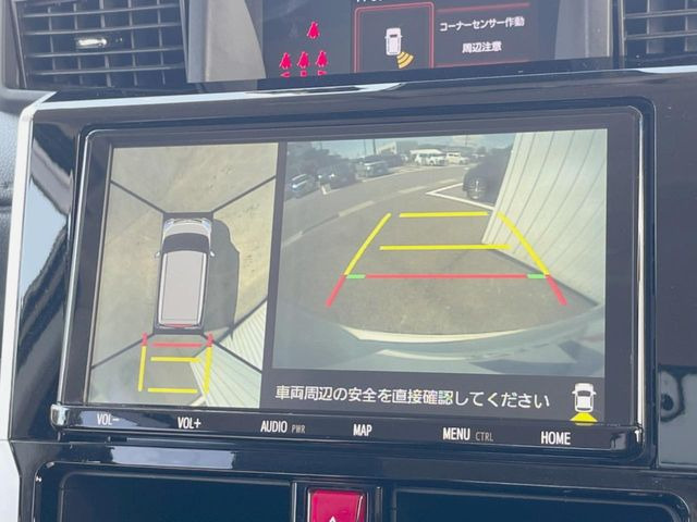 �y�}���`�e���C�����j�^�[�z�Ԃ̃t�����g��T�C�h�̃J�����摜�𓯎��Ƀ��j�^�[�\�����邱�ƂŁA���H�⋷�����𑖍s���ł����͂̏󋵊m�F���ł����S!�{�iSUV�ɂ��ꂵ�������ł���