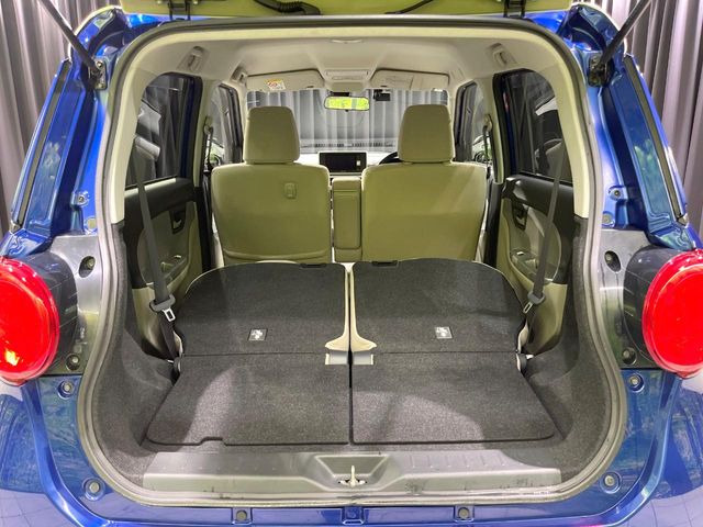 普段のお買い物や通勤、送迎等に十分な荷室スペースを確保しております。セカンドシートを倒すと、大きな荷物の積載も可能です♪