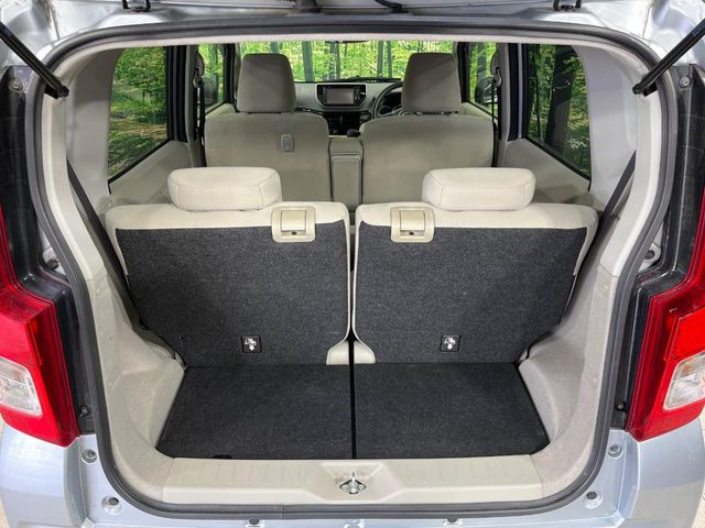 ���i�̂���������ʋ΁A���}���ɏ\���ȉ׎��X�y�[�X���m�ۂ��Ă���܂��B�Z�J���h�V�[�g��|���ƁA�傫�ȉו��̐ύڂ��\�ł���