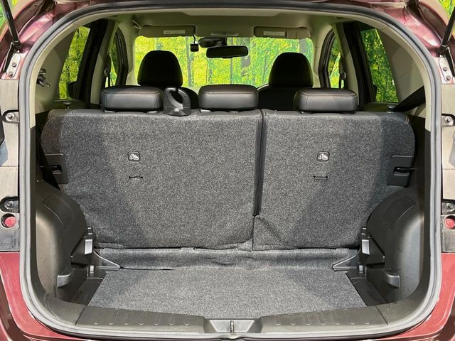 ���i�̂���������ʋ΁A���}���ɏ\���ȉ׎��X�y�[�X���m�ۂ��Ă���܂��B�Z�J���h�V�[�g��|���ƁA�傫�ȉו��̐ύڂ��\�ł���