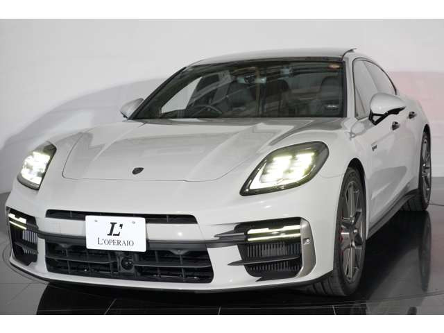 ・リアコンパートメント/後席ドアロールアップサンシェード ￥99,000・エアクオリティシステム ￥64,000・パッセンジャーディスプレイ ￥224,000・前後ドライブレコーダー