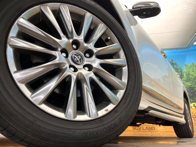 �y����18�C���`�A���~�z�C�[���z�O�ςɃ}�b�`���������A���~�z�C�[���𑕒����Ă���܂��B�e��ЊO�A���~�z�C�[����A�X�^�b�h���X�^�C�����戵�����Ă���܂��B���񂲑��k����������