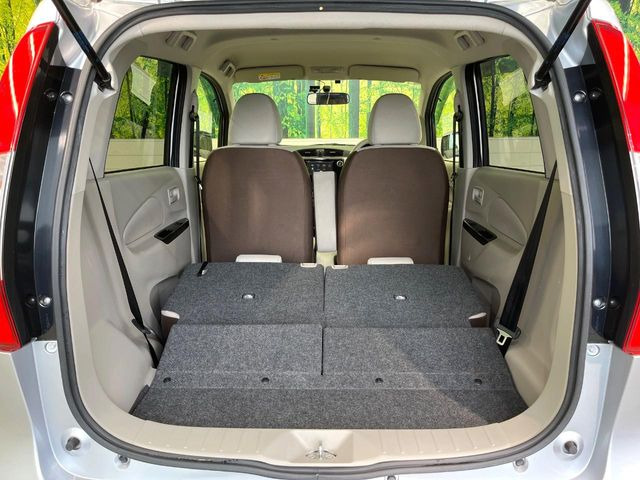 ���i�̂���������ʋ΁A���}���ɏ\���ȉ׎��X�y�[�X���m�ۂ��Ă���܂��B�Z�J���h�V�[�g��|���ƁA�傫�ȉו��̐ύڂ��\�ł���