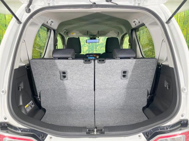 ���i�̂���������ʋ΁A���}���ɏ\���ȉ׎��X�y�[�X���m�ۂ��Ă���܂��B�Z�J���h�V�[�g��|���ƁA�傫�ȉו��̐ύڂ��\�ł���