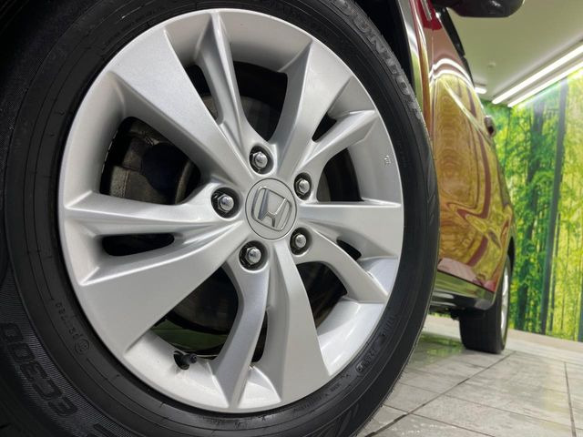 �y����16�C���`�A���~�z�C�[���z�O�ςɃ}�b�`���������A���~�z�C�[���𑕒����Ă���܂��B�e��ЊO�A���~�z�C�[����A�X�^�b�h���X�^�C�����戵�����Ă���܂��B���񂲑��k����������