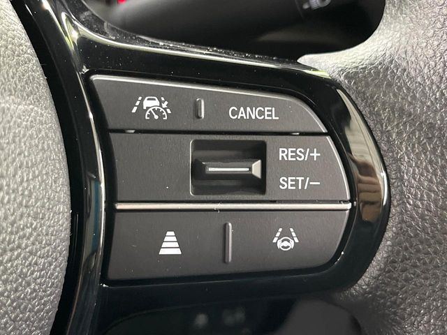 【アダプティブクルーズコントロール】高速道路での長距離走行が楽に!!自動で速度を保つクルーズコントロールが、衝突軽減システムと連携し、前方の車両を感知して車間を保つように速度調節してくれます!!