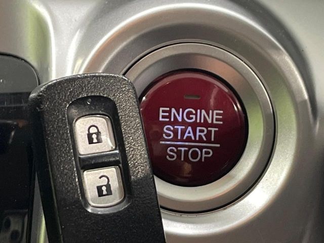 �yHonda�X�}�[�g�L�[�z�J�o����|�P�b�g�ɓ��ꂽ�܂܂ł��h�A�̎{���E�������\�ȃX�}�[�g�L�[�𑕔��B�G���W���̃I���E�I�t�����J�M�����o���K�v����������Ƃ��Ă��֗��ł���