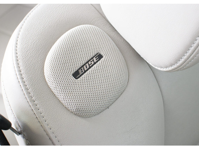 ��BOSE�T�E���h�X�s�[�J�[�t!�X�s�[�J�[!��p�ɉ���݌v���ꂽ�Տꊴ���ӂ��T�E���h�V�X�e���ł�!