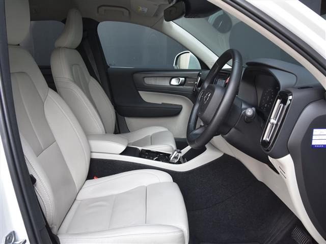 XC40B4 AWD インスクリプション 4WD