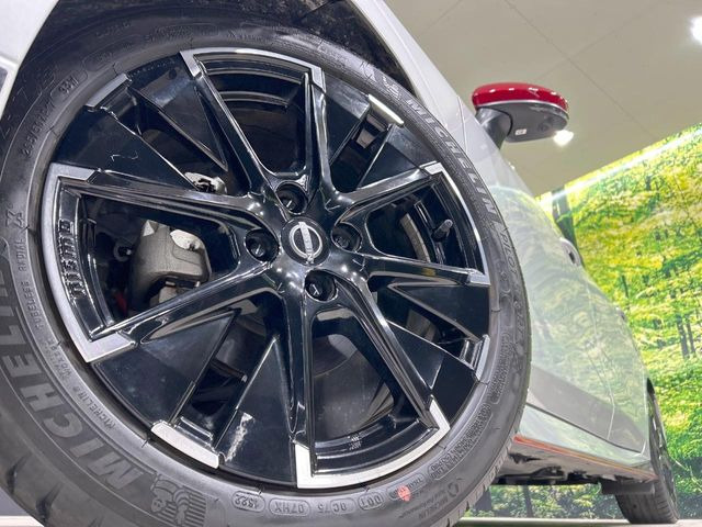 �y����17�C���`�A���~�z�C�[���z�O�ςɃ}�b�`���������A���~�z�C�[���𑕒����Ă���܂��B�e��ЊO�A���~�z�C�[����A�X�^�b�h���X�^�C�����戵�����Ă���܂��B���񂲑��k����������