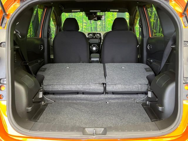 ���i�̂���������ʋ΁A���}���ɏ\���ȉ׎��X�y�[�X���m�ۂ��Ă���܂��B�Z�J���h�V�[�g��|���ƁA�傫�ȉו��̐ύڂ��\�ł���