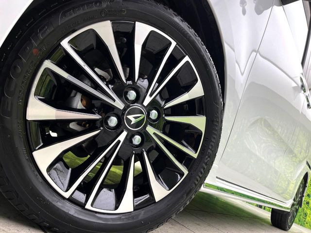 �y����15�C���`�A���~�z�C�[���z�O�ςɃ}�b�`���������A���~�z�C�[���𑕒����Ă���܂��B�e��ЊO�A���~�z�C�[����A�X�^�b�h���X�^�C�����戵�����Ă���܂��B���񂲑��k����������