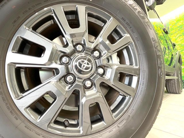 �y����18�C���`�A���~�z�C�[���z�O�ςɃ}�b�`���������A���~�z�C�[���𑕒����Ă���܂��B�e��ЊO�A���~�z�C�[����A�X�^�b�h���X�^�C�����戵�����Ă���܂��B���񂲑��k����������