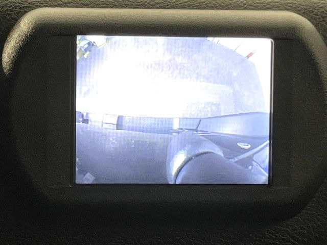 ●サイドカメラ:左側面の視界が写し出されます!狭い道路での走行や駐車ラインの確認などにも役立ちます!