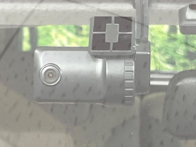 【ドライブレコーダー】ドライブレコーダー装備!走行中はもちろん、あおり運転や事故に遭遇した際、映像で記録し、万一のリスクに備えます。※記録用SDカードはお客様ご自身でご準備いただく必要があります。