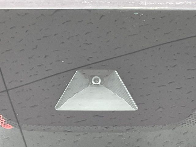 �y�z���_�Z���V���O�z���s���ɑO���̎ԗ�����F�����A�Փ˂������Ȏ��͌x��ƃu���[�L�ŏՓˉ���Ɣ�Q�y�����A�V�X�g�B�����S�Ƀh���C�u�����y���݂��������܂��B