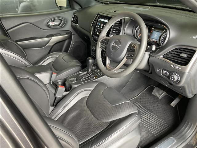 チェロキー80thアニバーサリー エディション 4WD