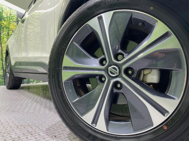 【純正17インチアルミホイール】外観にマッチした純正アルミホイールを装着しております。各種社外アルミホイールや、スタッドレスタイヤも取扱いしております。是非ご相談ください♪