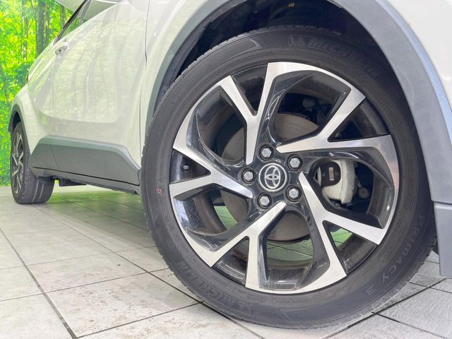 【純正18インチアルミホイール】外観にマッチした純正アルミホイールを装着しております。各種社外アルミホイールや、スタッドレスタイヤも取扱いしております。是非ご相談ください♪