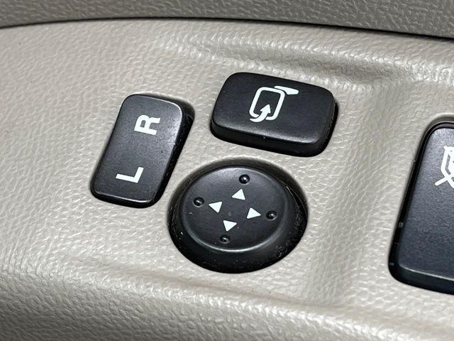 �y�d���i�[�~���[�z�T�C�h�~���[�͓d���i�[���ƂȂ��Ă���A�������ԏ�ł��L�Y�������X�N��}�����܂��B