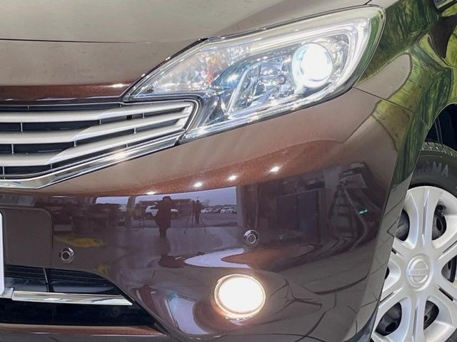 �yLED�w�b�h���C�g�z���V����ԑ��s�����ǍD�Ȏ��E���m�ۂ����S���ĉ^�]�ł��鍂�P�xLED�w�b�h���C�g�𑕔�!�_�����x�������A����d�͂��}�����Ă��܂��B