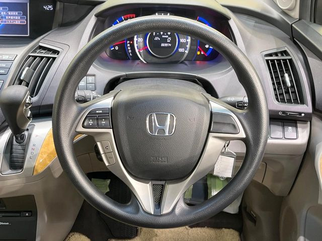 ステアリングも使用感が少なく、きれいな状態となっております♪