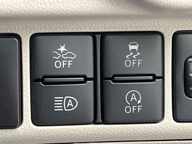 【スマートアシスト】走行中に前方の車両等を認識し、衝突しそうな時は警報とブレーキで衝突回避と被害軽減をアシスト。より安全にドライブをお楽しみいただけます。