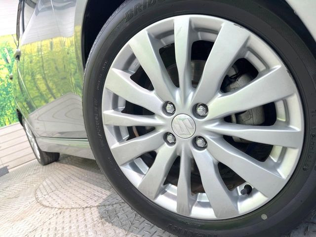 【純正アルミホイール】外観にマッチした純正アルミホイールを装着しております。各種社外アルミホイールや、スタッドレスタイヤも取扱いしております。是非ご相談ください♪