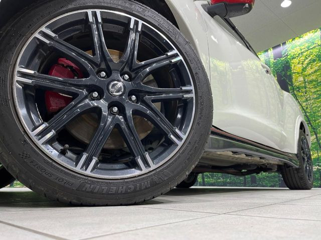 �y����18�C���`�A���~�z�C�[���z�O�ςɃ}�b�`���������A���~�z�C�[���𑕒����Ă���܂��B�e��ЊO�A���~�z�C�[����A�X�^�b�h���X�^�C�����戵�����Ă���܂��B���񂲑��k����������