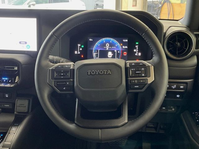 �y�����v�����X�e�A�����O�z�㎿�Ȋv���g�p���邱�ƂŁA��ɂ����������݂ƂĂ��^�]���₷���n���h���ł���