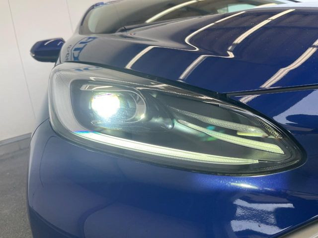 �yLED�w�b�h���C�g�z���V����ԑ��s�����ǍD�Ȏ��E���m�ۂ����S���ĉ^�]�ł��鍂�P�xLED�w�b�h���C�g�𑕔�!�_�����x�������A����d�͂��}�����Ă��܂��B