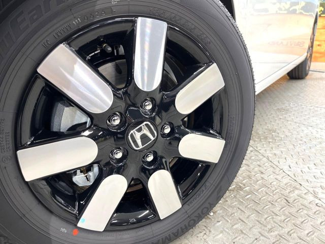 �y����15�C���`�A���~�z�C�[���z�O�ςɃ}�b�`���������A���~�z�C�[���𑕒����Ă���܂��B�e��ЊO�A���~�z�C�[����A�X�^�b�h���X�^�C�����戵�����Ă���܂��B���񂲑��k����������