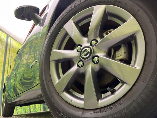 �y����15�C���`�A���~�z�C�[���z�O�ςɃ}�b�`���������A���~�z�C�[���𑕒����Ă���܂��B�e��ЊO�A���~�z�C�[����A�X�^�b�h���X�^�C�����戵�����Ă���܂��B���񂲑��k����������