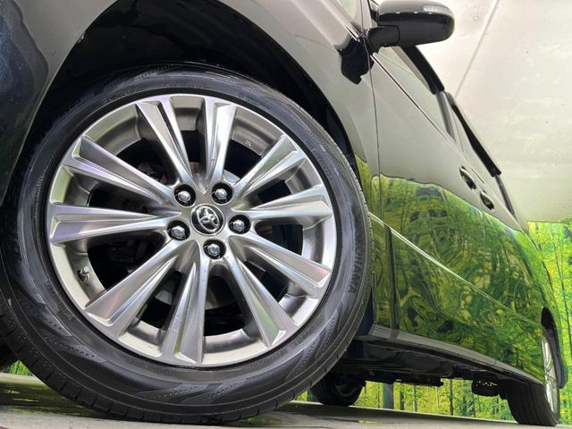 �y����18�C���`�A���~�z�C�[���z�O�ςɃ}�b�`���������A���~�z�C�[���𑕒����Ă���܂��B�e��ЊO�A���~�z�C�[����A�X�^�b�h���X�^�C�����戵�����Ă���܂��B���񂲑��k����������