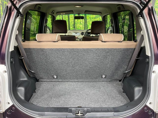 ���i�̂���������ʋ΁A���}���ɏ\���ȉ׎��X�y�[�X���m�ۂ��Ă���܂��B�Z�J���h�V�[�g��|���ƁA�傫�ȉו��̐ύڂ��\�ł���