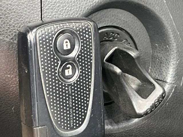 �y�L�[�t���[�V�X�e���z�J�o����|�P�b�g�ɓ��ꂽ�܂܂ł��h�A�̎{���E�������\�ȃX�}�[�g�L�[�𑕔��B�G���W���̃I���E�I�t�����J�M�����o���K�v����������Ƃ��Ă��֗��ł���