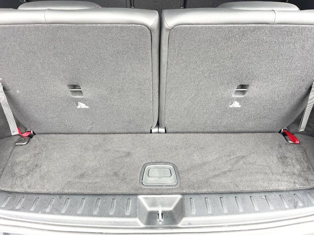 ●トランクルーム:趣味が広がる収容スペース!これだけの広さがあればお買い物やレジャーなどにも最適です!使用感も少なくきれいな状態を維持しております。