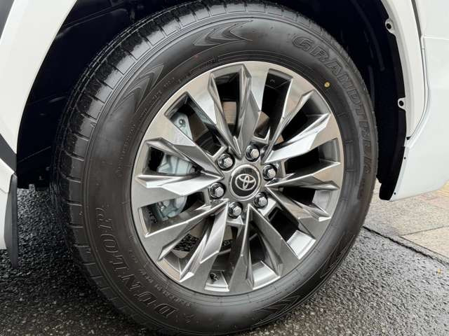 純正20インチアルミホイール。