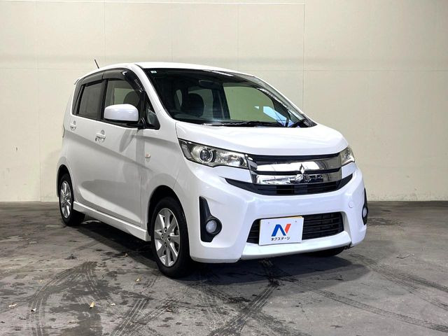 高透明度のガラス皮膜で撥水はもちろん、上質なツヤ・光沢を実現。紫外線や酸性雨から大切な愛車を保護し、色あせ・劣化を防止。「弾スプラッシュコート」、「弾プリミッサコート」からお選びいただけます。