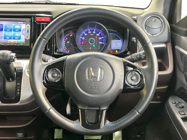 �y�����v�����X�e�A�����O�z�㎿�Ȋv���g�p���邱�ƂŁA��ɂ����������݂ƂĂ��^�]���₷���n���h���ł���