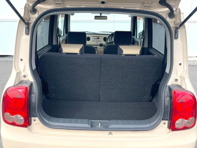 ���i�̂���������ʋ΁A���}���ɏ\���ȉ׎��X�y�[�X���m�ۂ��Ă���܂��B�Z�J���h�V�[�g��|���ƁA�傫�ȉו��̐ύڂ��\�ł���