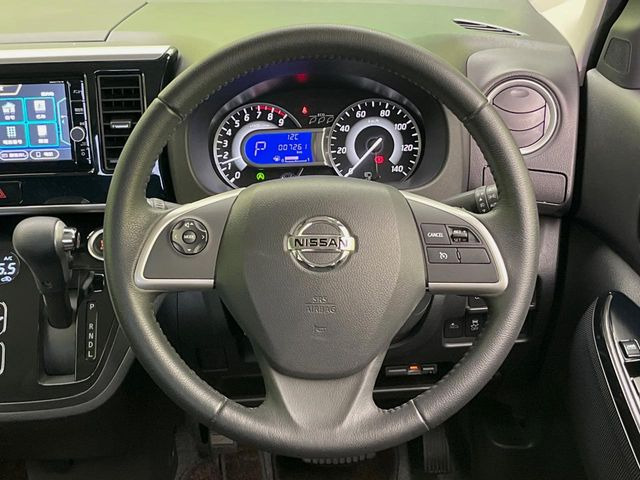 �y�����v�����X�e�A�����O�z�㎿�Ȋv���g�p���邱�ƂŁA��ɂ����������݂ƂĂ��^�]���₷���n���h���ł���