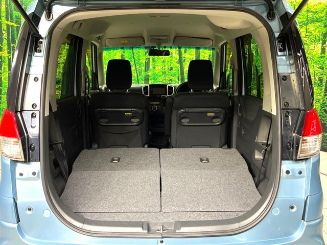 ���i�̂���������ʋ΁A���}���ɏ\���ȉ׎��X�y�[�X���m�ۂ��Ă���܂��B�Z�J���h�V�[�g��|���ƁA�傫�ȉו��̐ύڂ��\�ł���