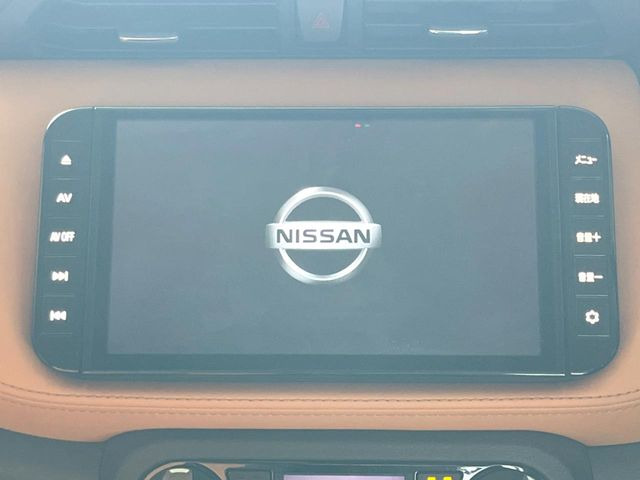 【純正ナビ】人気の純正ナビを装備しております。ナビの使いやすさはもちろん、オーディオ機能も充実!キャンプや旅行はもちろん、通勤や買い物など普段のドライブも楽しくなるはず♪