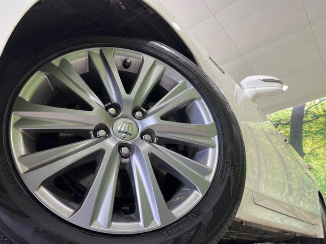 �y����17�C���`�A���~�z�C�[���z�O�ςɃ}�b�`���������A���~�z�C�[���𑕒����Ă���܂��B�e��ЊO�A���~�z�C�[����A�X�^�b�h���X�^�C�����戵�����Ă���܂��B���񂲑��k����������